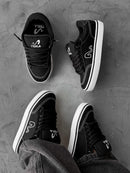 Tesla Flow Preto Branco